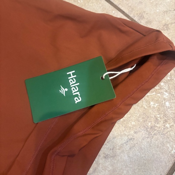 New with tags Hella short sleeve backless crisscross dress. Midi length size xl - Picture 4 of 8